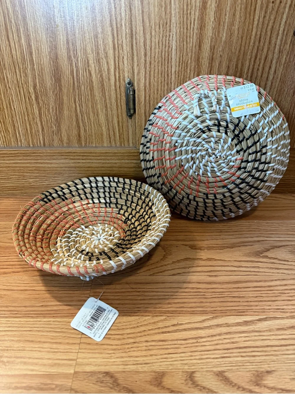 NWT 2 Woven baskets wall decorations, ready to hang
